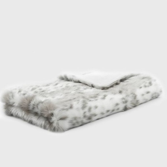 NWT EVERGRACE Snow Leopard Faux Fur Throw 05. - Picture 1 of 6